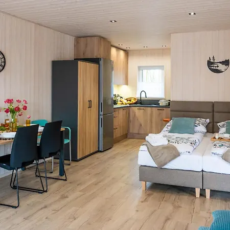 Nad Jeziorem Strykowskim * Sapowice